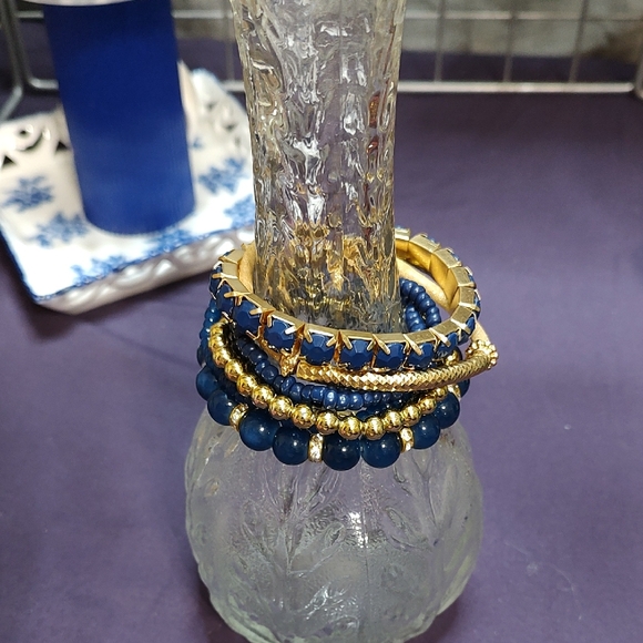 Elegant Blue and Gold Beaded Bracelet Set - Picture 3 of 4